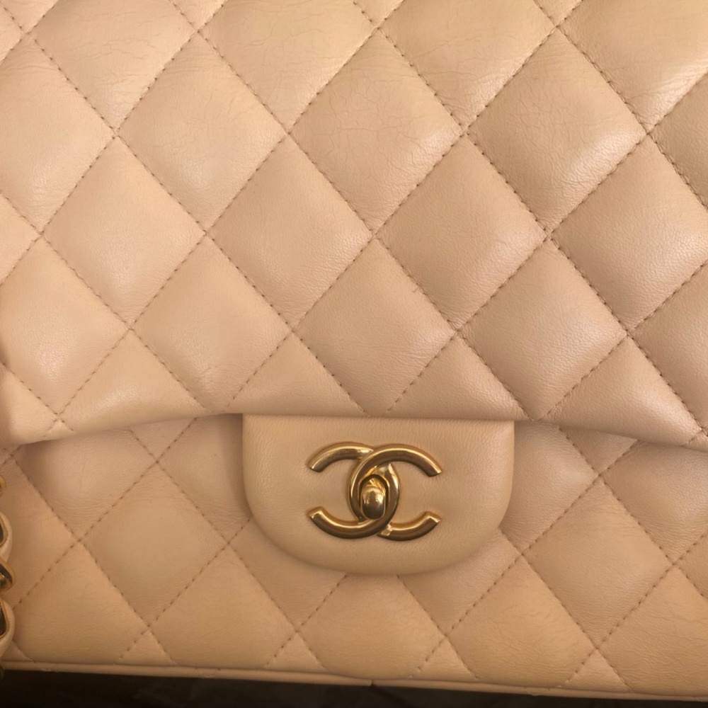 Chanel Jumbo Double Flap - Picture 2 of 8